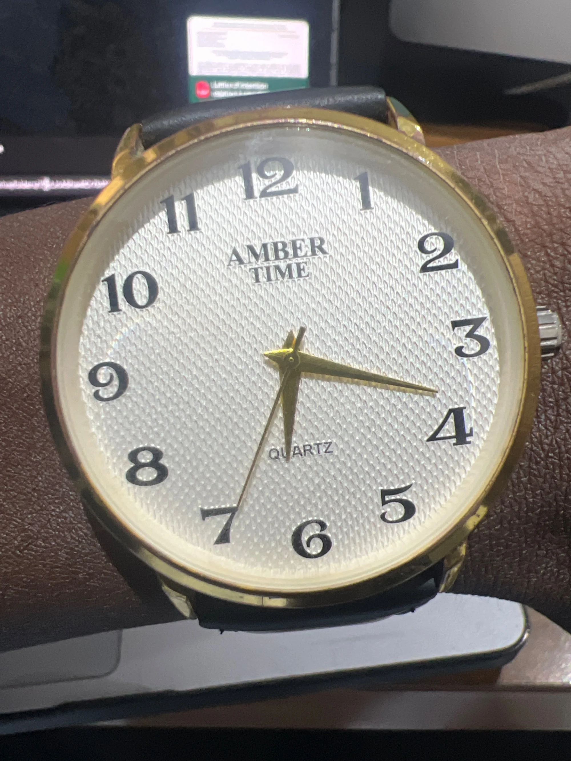 Une montre mais pas celui sur la photo